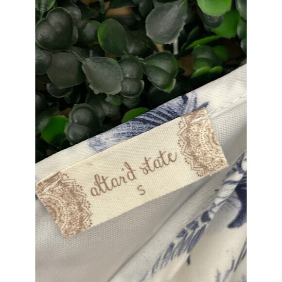 Altar’d State women’s Floral Romper Size S - Picture 2 of 8